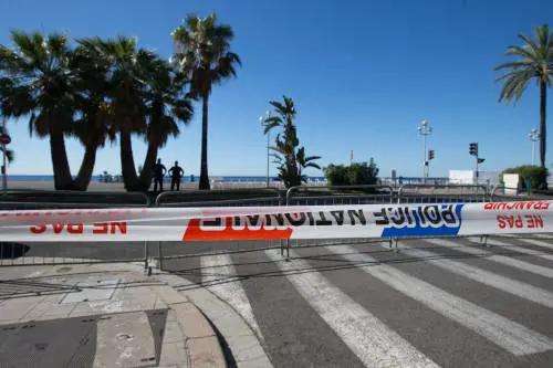 Nizza, i sopralluoghi del killer  Spunta l'sms: "Invia più armi"