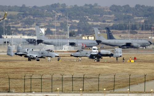 Turchia nega a deputati tedeschi accesso a base Incirlik, Merkel: "Via i nostri soldati"