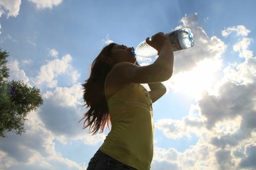 Idratazione: quanta acqua bere e come reintegrare i liquidi