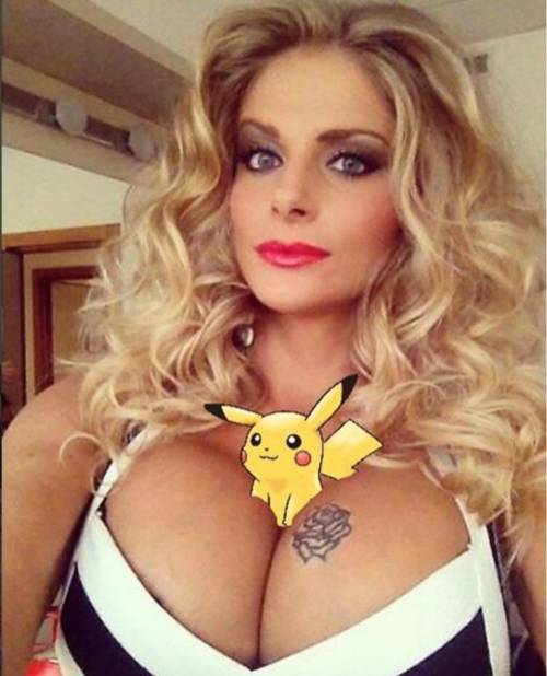 Francesca Cipriani: "Ho un Pikachu nel seno"