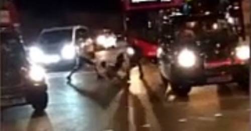 Londra, "gavettonata" si trasforma in mattanza: ragazzo colpito con un machete