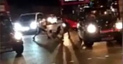 Londra, "gavettonata" si trasforma in mattanza: ragazzo colpito con un machete