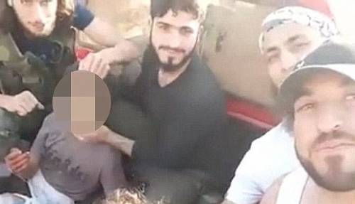 Eliminato il boia siriano che decapitò un bambino