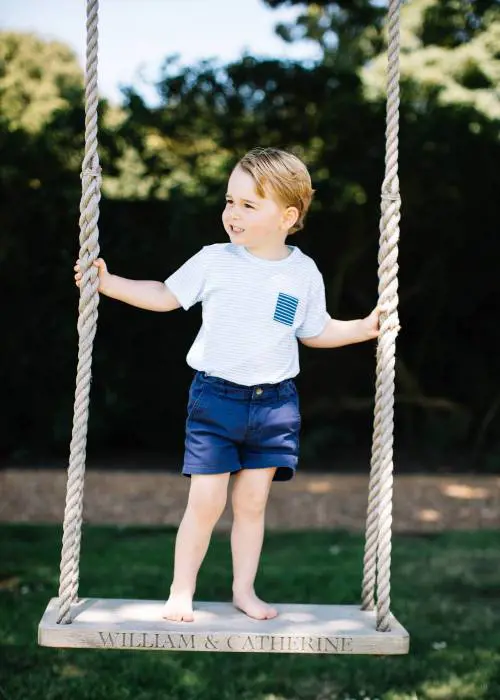 Il principino George cambia scuola e va a Londra: costerà 4500 sterline a trimestre