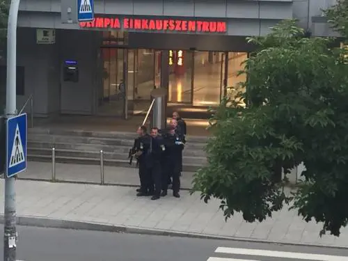 La polizia di Monaco: "Evitate luoghi pubblici"