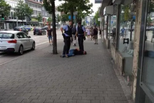 Altra follia in Germania: profugo siriano uccide col machete una donna