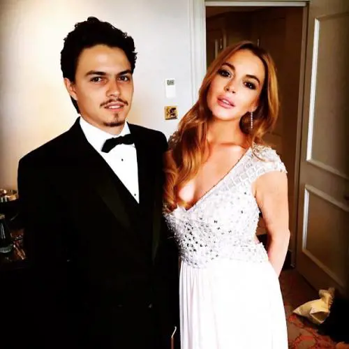 "Vattene, sei uno psicopatico", irruzione della polizia a casa di Lindsay Lohan: il fidanzato avrebbe provato a strangolarla