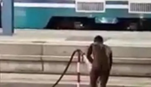 Bologna nel degrado Doccia dentro la stazione