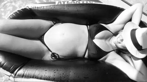 Bar Refaeli, sexy mamma col pancione