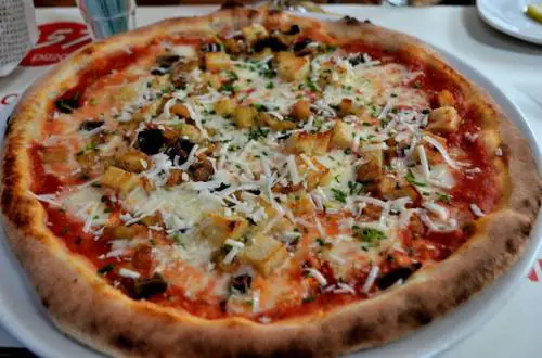 A Merano il cuoco diventa pizzaiolo e l’Amatriciana si fa… a spicchi