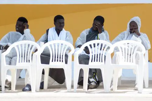 Spendiamo 30 milioni al mese per mantenere i migranti clandestini