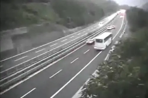 Avellino, bus giù dal viadotto: ecco il video della polizia