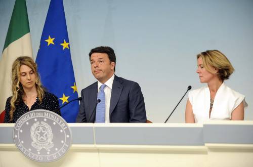 Matteo Renzi con Beatrice Lorenzin e Marianna Madia al termine del cdm
