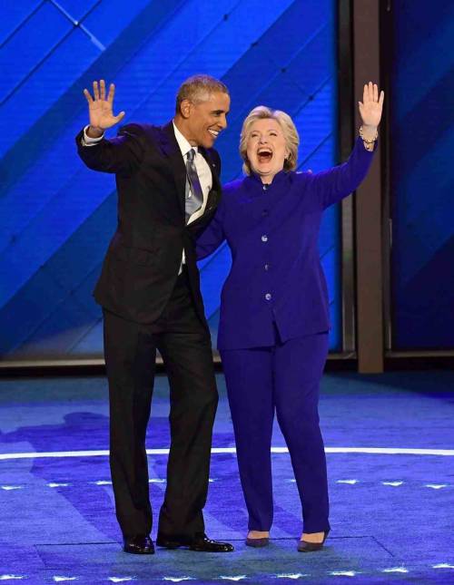 Obama incorona Hillary: "Lei meglio di me e Bill"