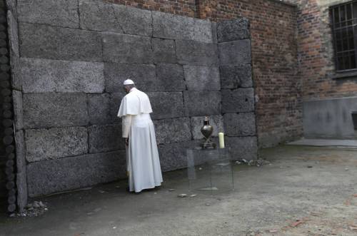 Il Papa in visita ad Auschwitz