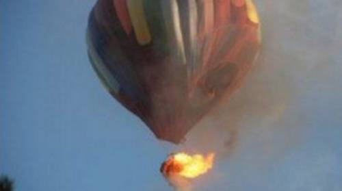 Texas, mongolfiera prende fuoco e si schianta: 16 morti