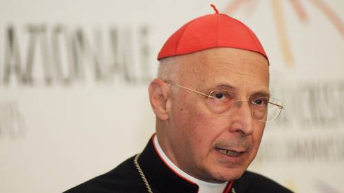 Genova, critica su Facebook cardinal Bagnasco: rischia licenziamento