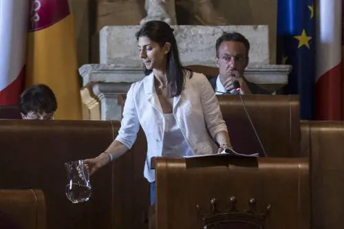 Grillo e il Direttorio fanno quadrato attorno alla Raggi: "Dal Pd solo balle"