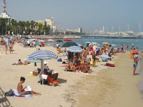 Bari, con l'amico pregiudicato a mare: arrestato sorvegliato speciale