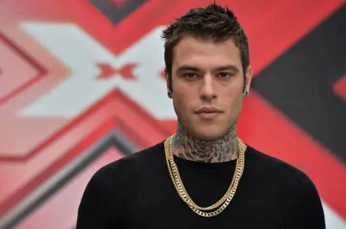 X Factor, prima lite tra Fedez e Arisa. Lei vuole fare pace, lui la snobba