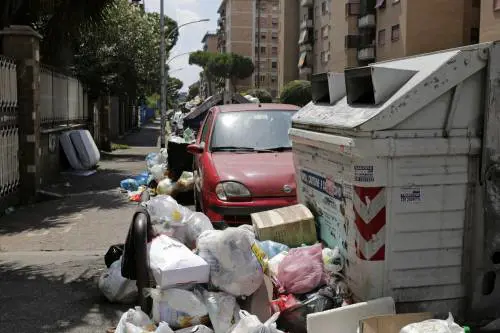 Rifiuti, appalti agli "amici": raffica di politici arrestati a Caserta