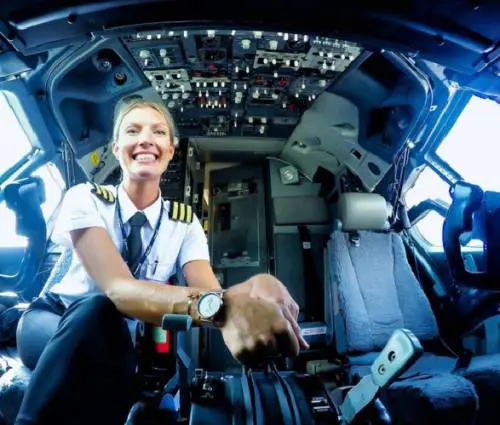 La bella pilota di Ryanair sta facendo impazzire tutti