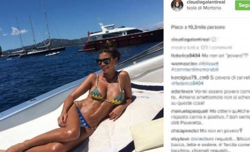 Claudia galanti insultata per le foto in vacanza