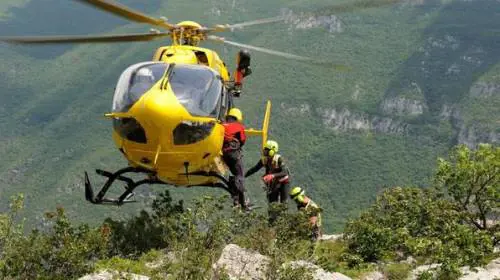 Bimba cade sulla pista da sci. Muore sotto gli occhi del papà