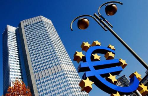 Ora la Germania suona l'allarme: "Così dall'euro si arriva alla lira"