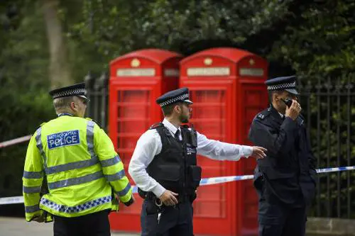 Londra, attacco col coltello Uccisa una donna: 5 feriti