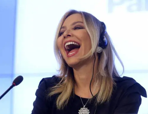 Ornella Muti nei guai: si dà malata ma era a cena con Putin