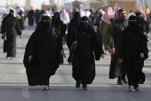 Oltre 20mila islamici poligami. Ma la legge italiana non li punisce