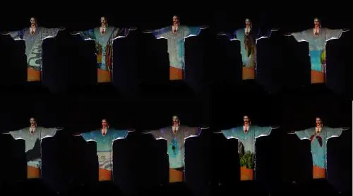 Il Cristo di Rio illuminato per l'apertura dei Giochi