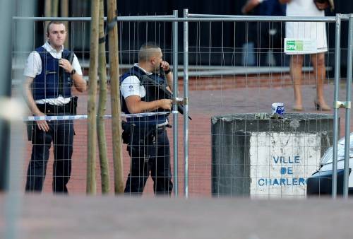 "Allahu Akbar", poi l'assalto col machete. Due poliziotte ferite in Belgio