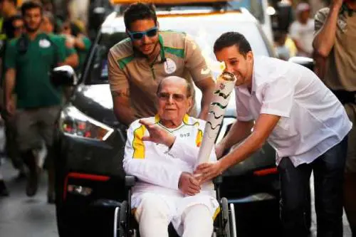 Pitanguy a Rio de Janeiro con la torcia olimpica
