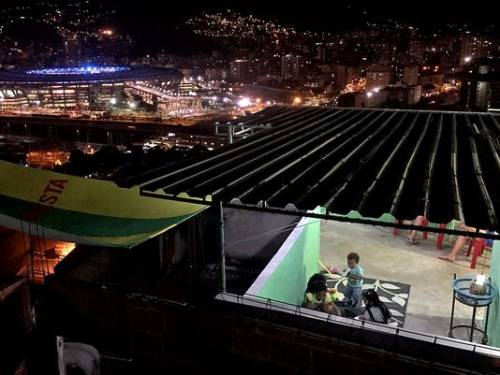 Militari brasiliani attaccati in una favela a Rio. Morto un soldato