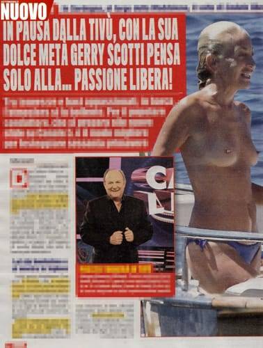 Gerry Scotti in vacanza: la compagna è in topless