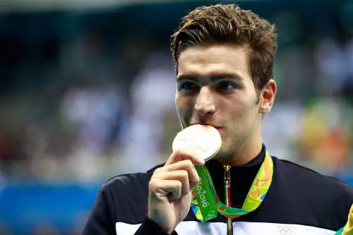 Detti tutto di bronzo con il cuore