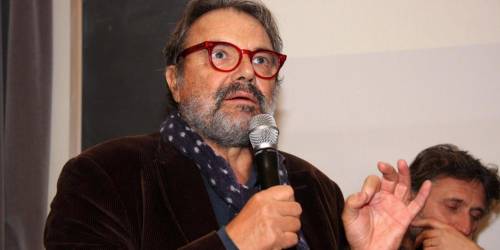 Il delirio di Oliviero Toscani: "Chi vota FdI e Meloni è ignorante e poco istruito"