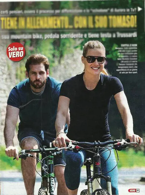 Michelle Hunziker a tutto fitness: il giro in bici con Tomaso