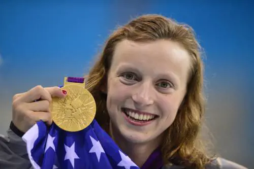Katie Ledecky va a Stanford e rinuncia a 50 mila dollari