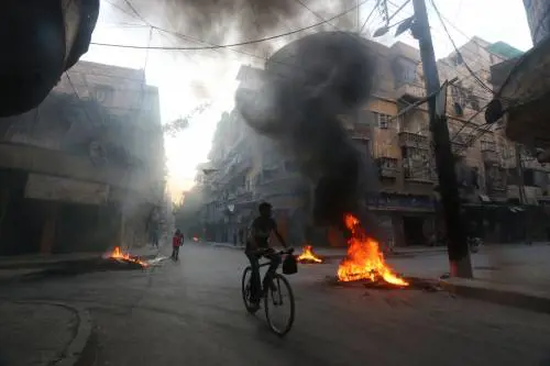 Siria, l'ennesima bomba spezza il canto di una bambina