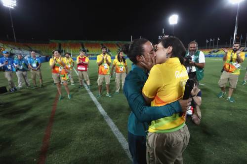 "Mi vuoi sposare?", la proposta di nozze (gay) dopo la finale del rugby