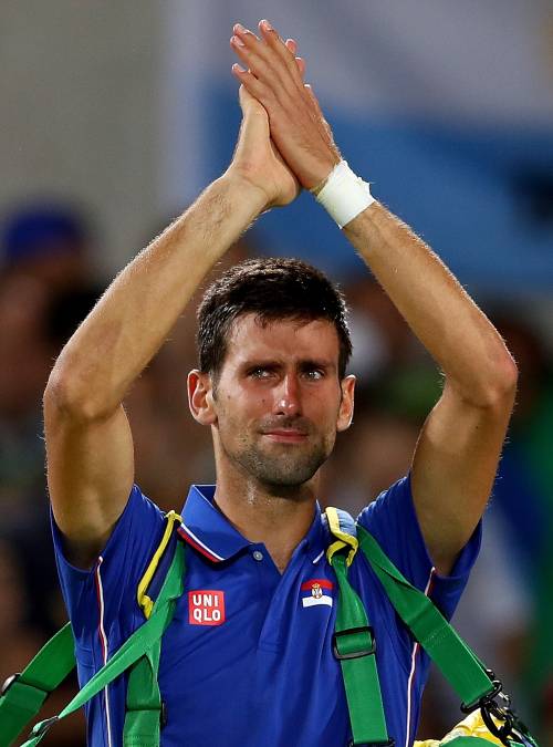 Tennis, Djokovic apre in Serbia ristorante per persone bisognose
