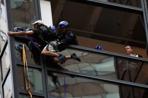 "Voglio parlare con Donald". E così scala la Trump Tower