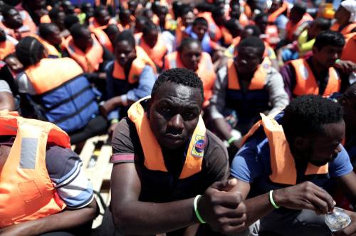 Migranti, sbarchi senza fine Salvati 1.100 nel Mediterraneo