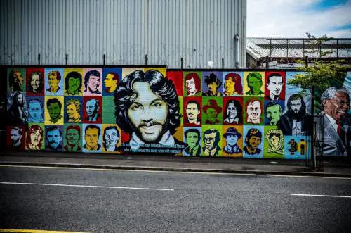 Svolta storica in Irlanda: "Via muri di separazione"