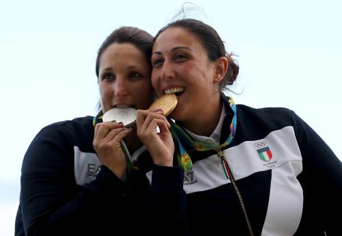 Bacosi&Cainero che mira due mamme sul podio