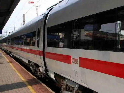 Austria, aggredisce passeggeri Fermato tedesco con coltello