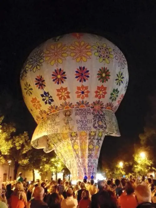 Bari, polemiche sulla mongolfiera per il santo patrono: "Commissionata da famiglia criminale"